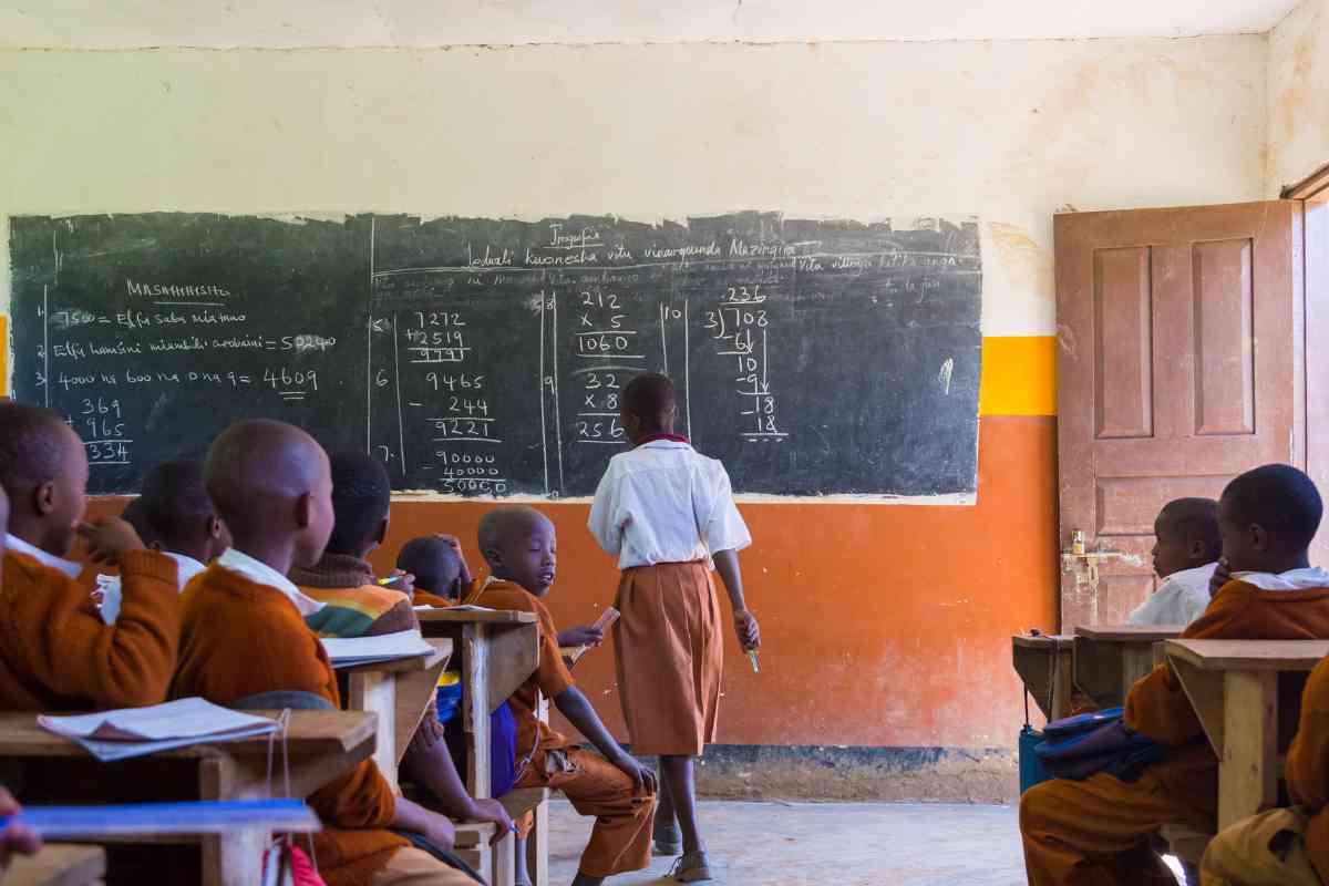 Volunteer community work in Tanzania